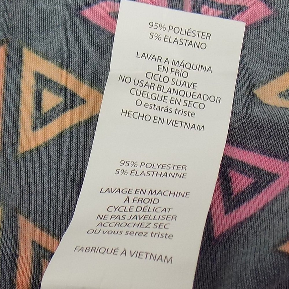 LuLaRoe Irma Triangle/Diamond Print Tunic Top Size S NWT - Picture 7 of 9